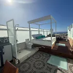 Ocean 77 Ocean View Duplex Private Rooftop Jacuzzi Nyaraló
