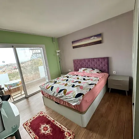 Ocean 77 Ocean View Duplex Private Rooftop Jacuzzi アデヘ