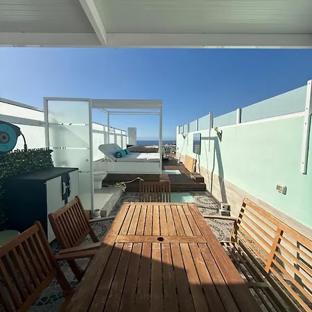 Ocean 77 Ocean View Duplex Private Rooftop Jacuzzi アデヘ